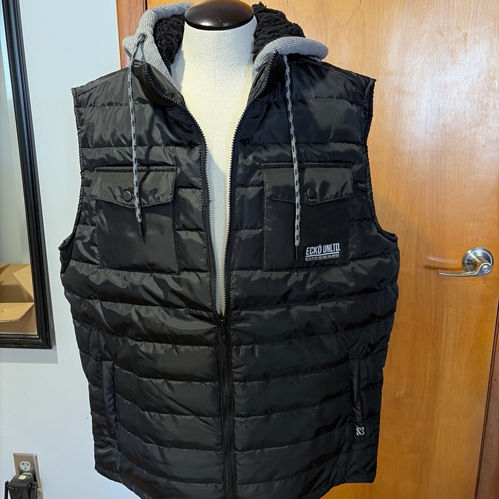 Men’s Ecko Unlimited Black Puffer Vest With Fleece Hood NWT